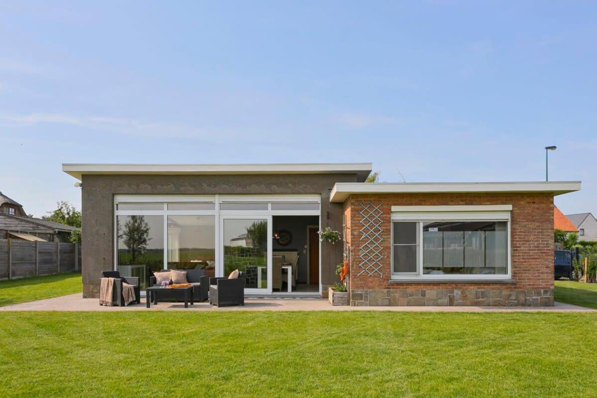 Вилла Huswell - Bungalow With Garden At 5 Minutes From The Beach Де-Хаан Экстерьер фото