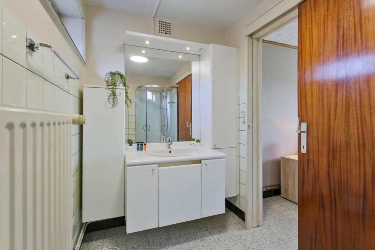 Вилла Huswell - Bungalow With Garden At 5 Minutes From The Beach Де-Хаан Экстерьер фото