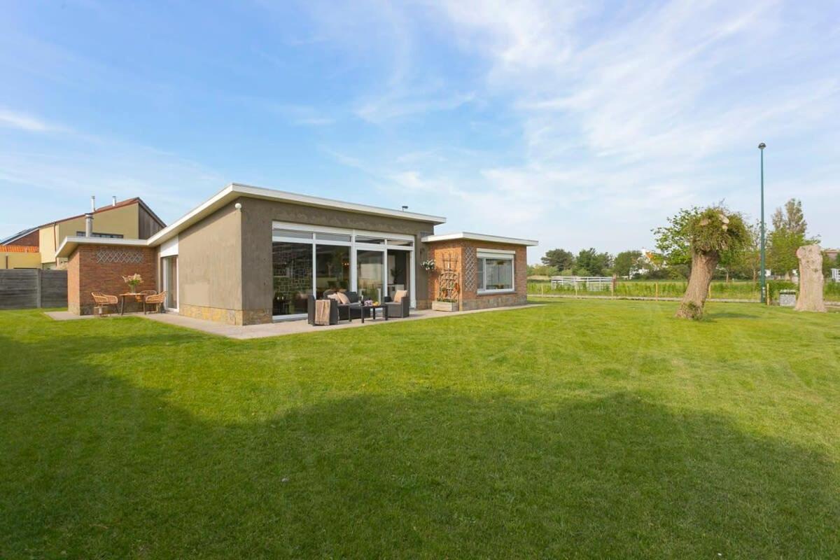 Вилла Huswell - Bungalow With Garden At 5 Minutes From The Beach Де-Хаан Экстерьер фото