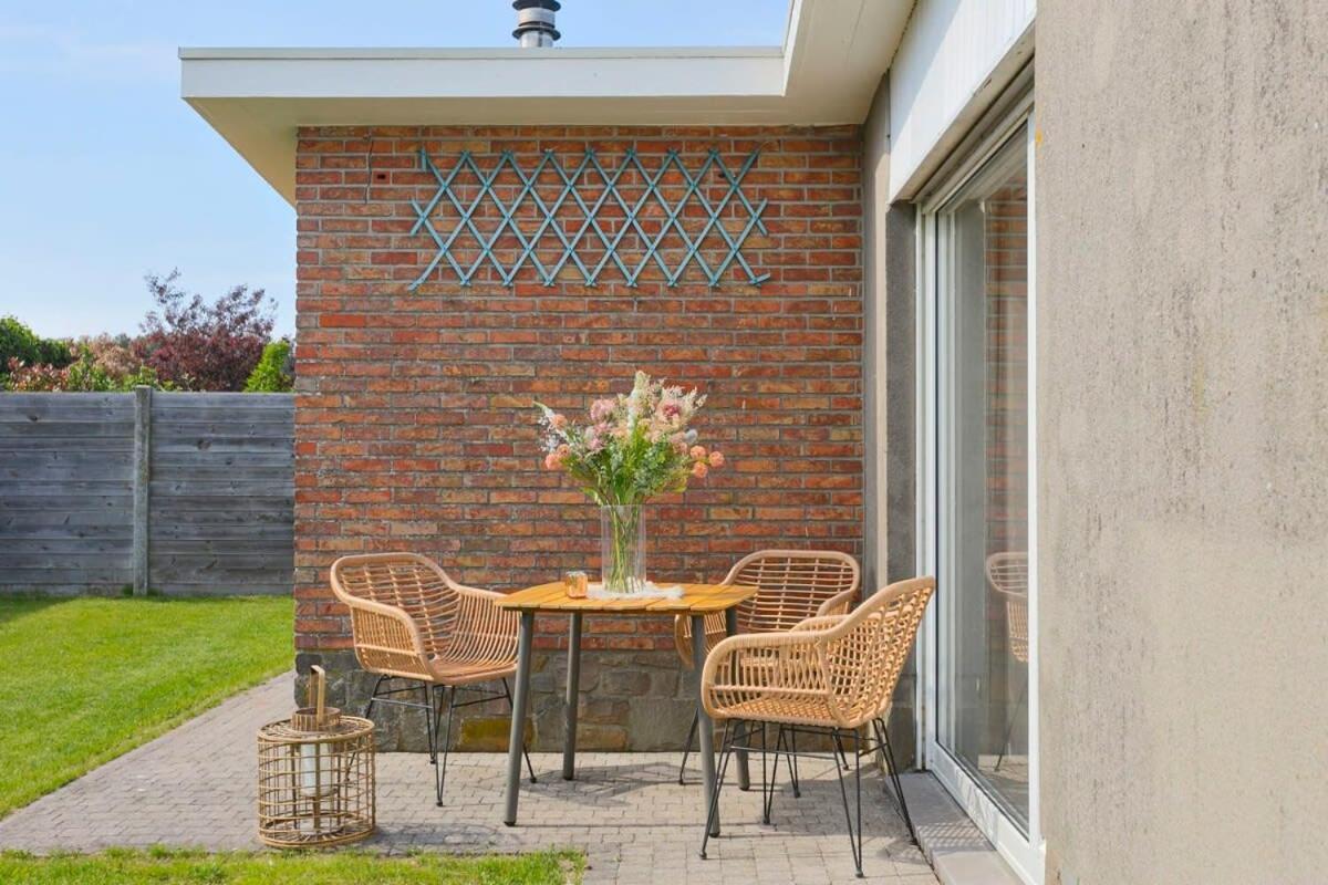 Вилла Huswell - Bungalow With Garden At 5 Minutes From The Beach Де-Хаан Экстерьер фото