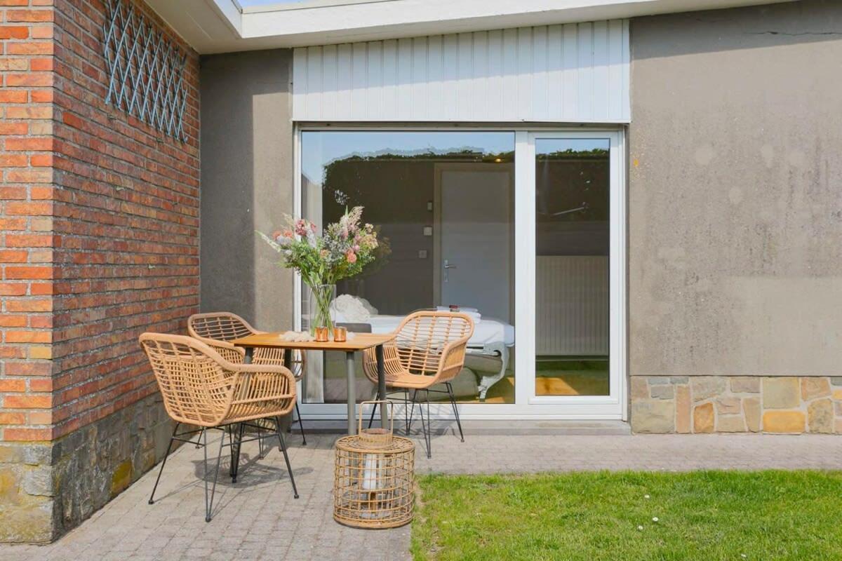 Вилла Huswell - Bungalow With Garden At 5 Minutes From The Beach Де-Хаан Экстерьер фото