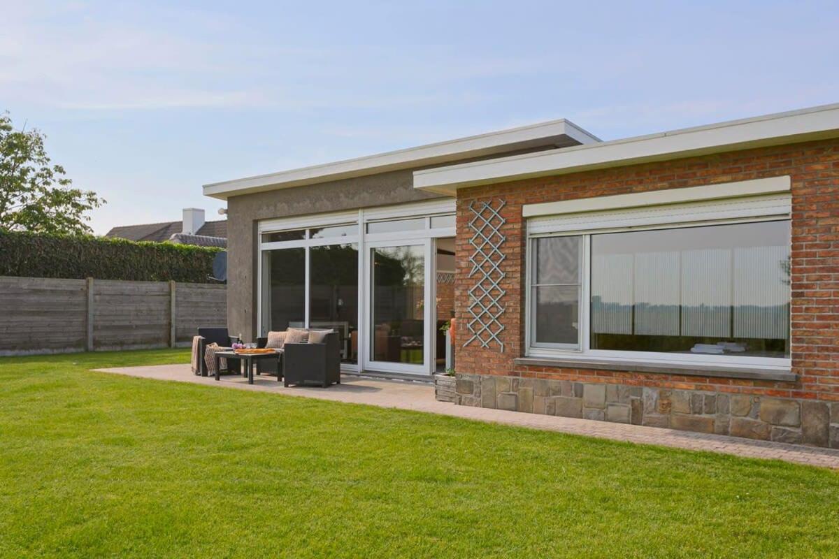 Вилла Huswell - Bungalow With Garden At 5 Minutes From The Beach Де-Хаан Экстерьер фото
