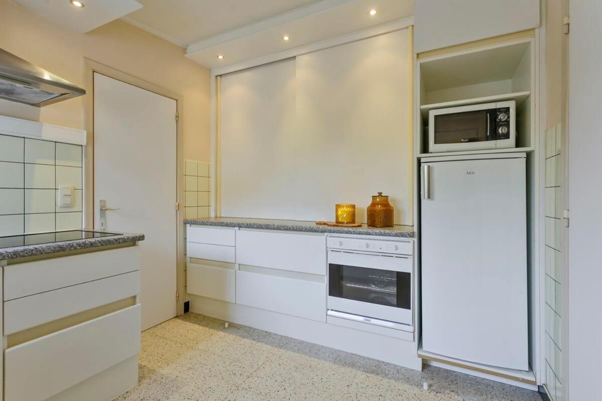 Вилла Huswell - Bungalow With Garden At 5 Minutes From The Beach Де-Хаан Экстерьер фото