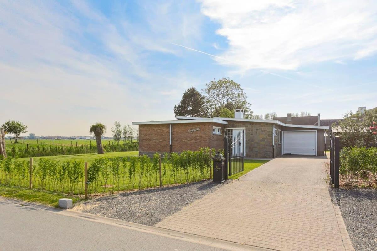 Вилла Huswell - Bungalow With Garden At 5 Minutes From The Beach Де-Хаан Экстерьер фото